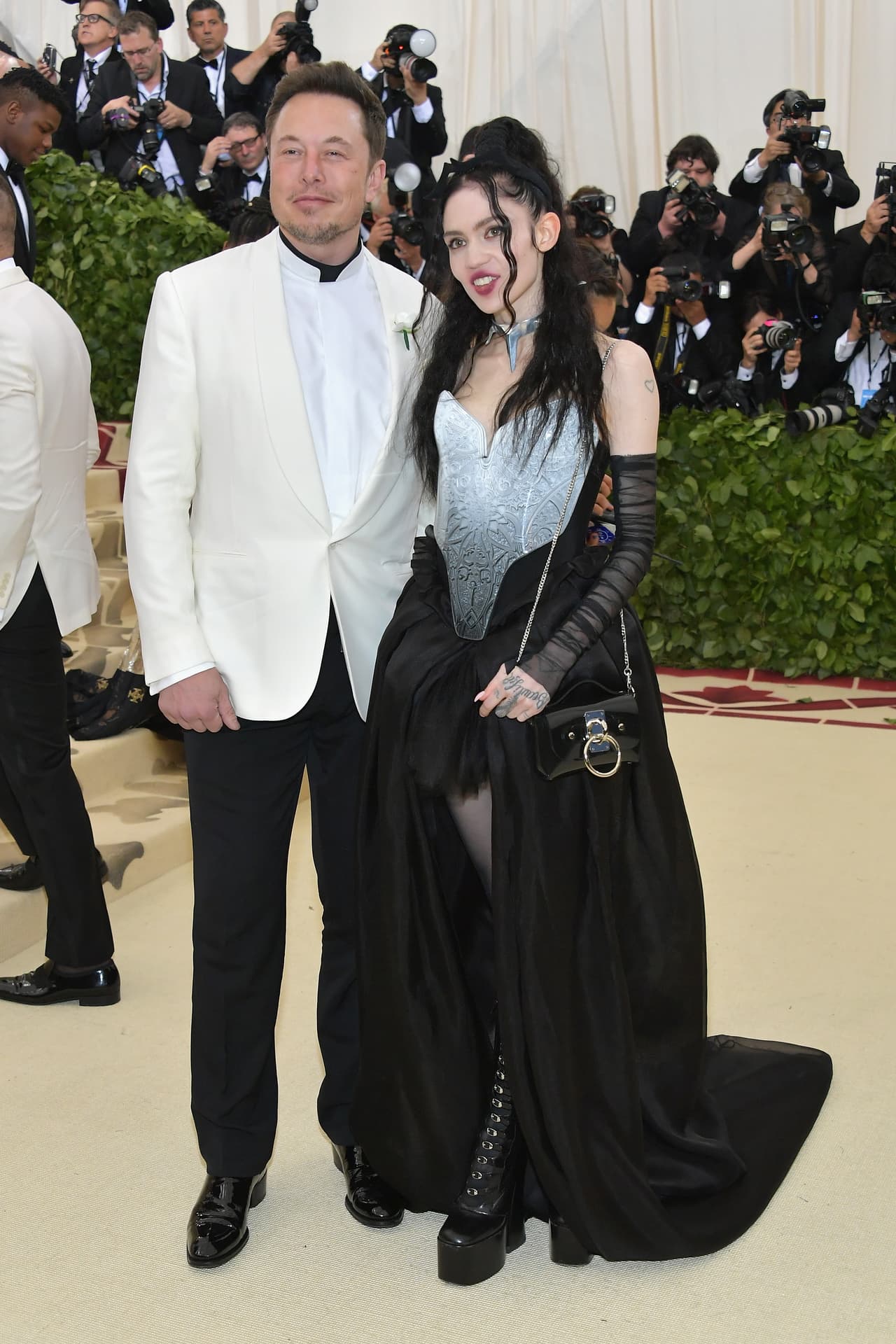 Elon Musk y Grimes le cambian el nombre a su bebé