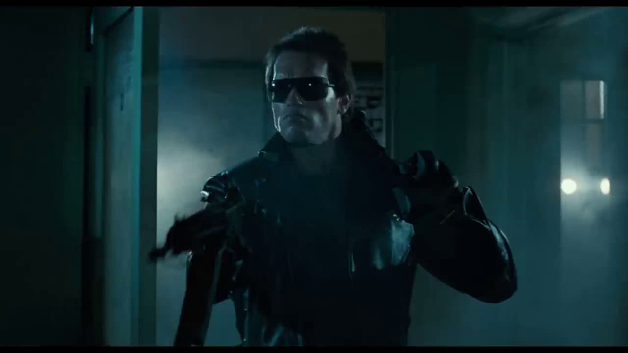 Terminator, la cinta que hizo famoso a Arnold Schwarzenegger, cumple 35 años. Un periodista se lo recordó al ex Governator de California y, por ello, el actor reveló fotos personales detrás de cámaras.