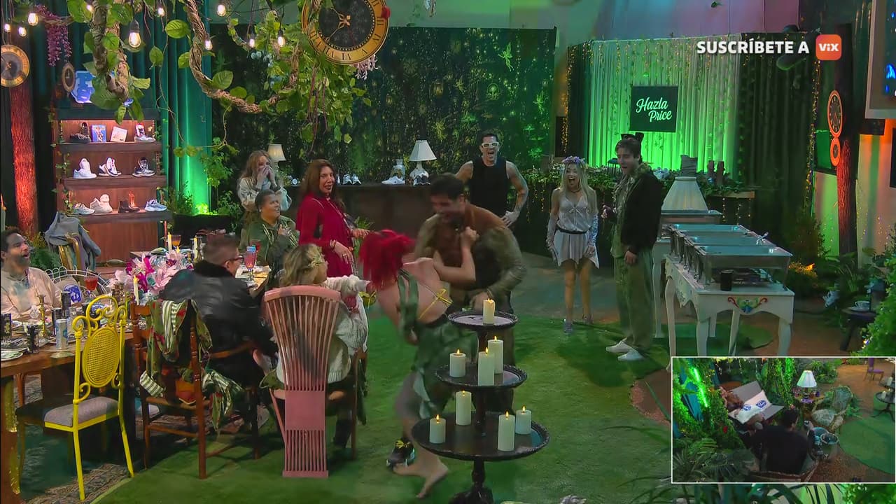 Flor casi se cae en pleno baile con Moisés