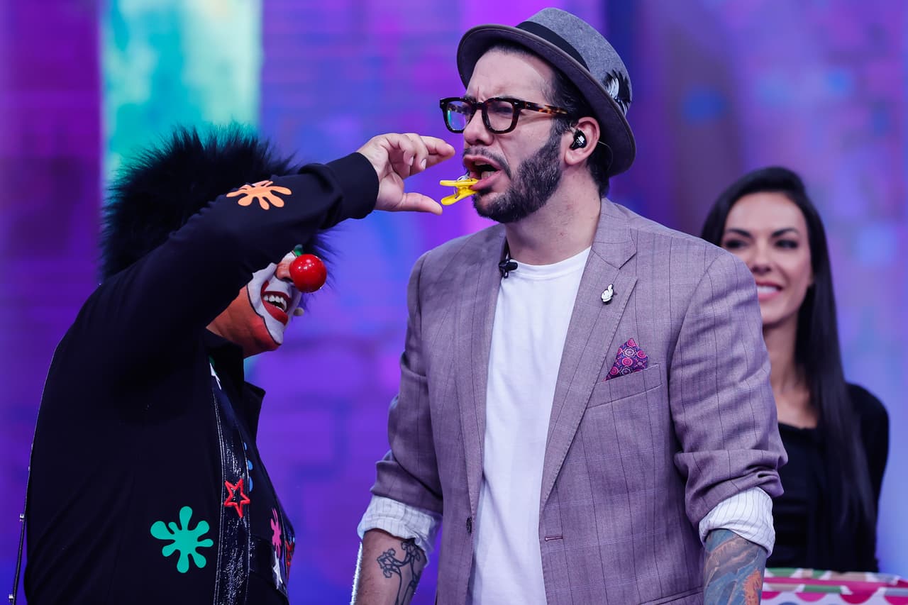 Aunque Chuponcito se pudo vengar y le puso dos pinzas al conductor.