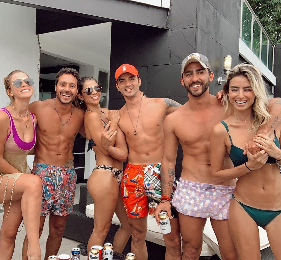 Fue durante el programa de Montse y Joe a principios de agosto que el exintegrante de Acapulco Shore confesó que estaban saliendo. “Con mi familia (me aventé del paracaídas). Fui con mi hermana, con mi cuñado y con una date (cita). (...) (Fui) Con Estefanía Ahumada, nos estamos conociendo”, precisó.