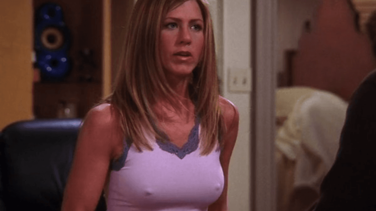 Jennifer Aniston saltó a la fama con el papel de Rachel Karen Green, quien venida de una familia pudiente decide abrirse camino por sus propios medios.