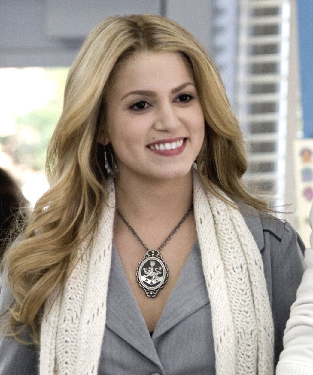 Nikki Reed. La actriz interpretó a Rosalie Hale, quien es descrita en la novela como una de las mujeres más frías y hermosas que Bella había visto. Actualmente, Nikki está casada con Ian Somerhalder (The Vampire Diaries) y tiene 32 años.