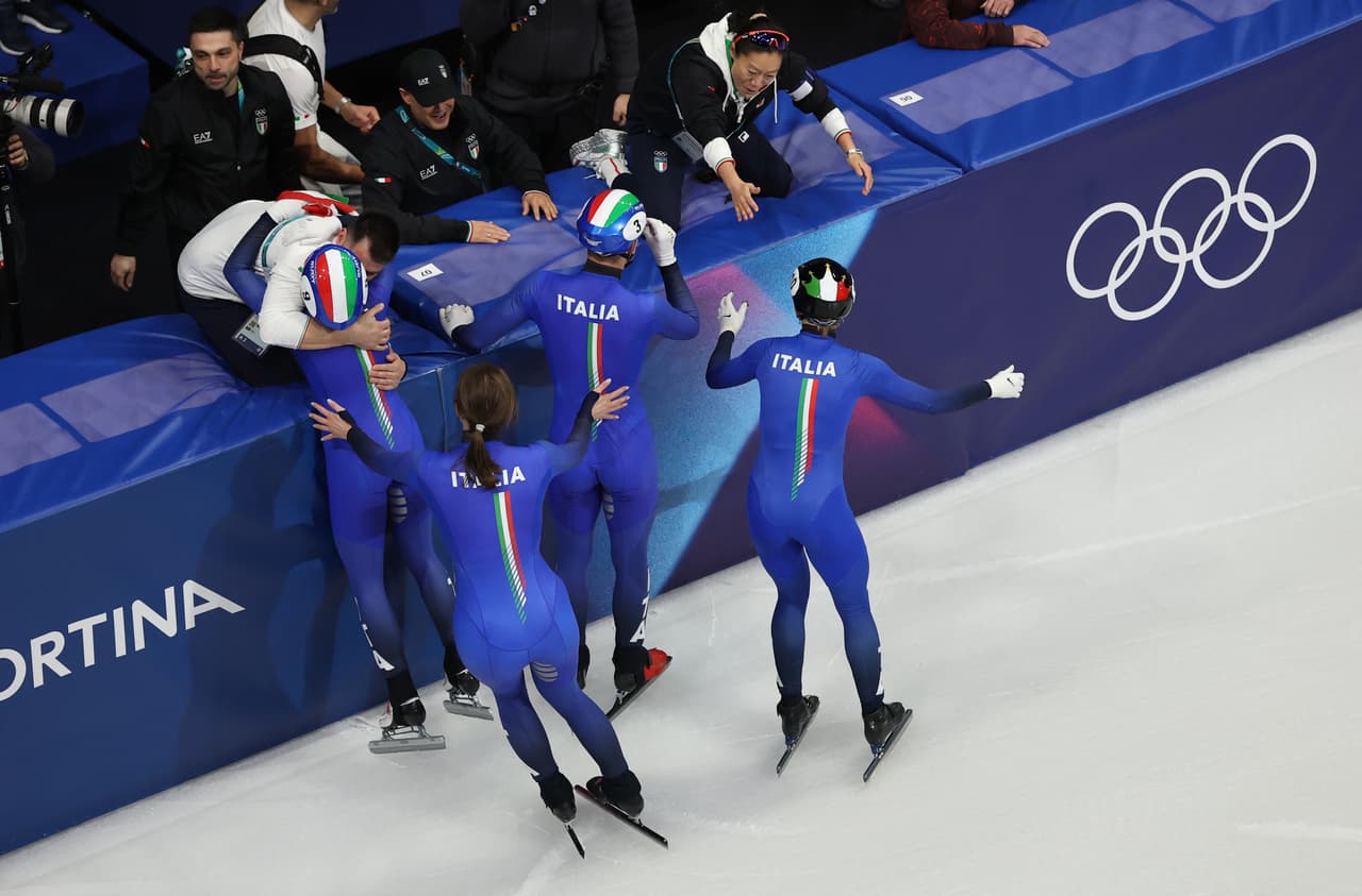 ¡Otra medalla! Pietro Sighel entra de espaldas a la meta y le da a Italia el oro