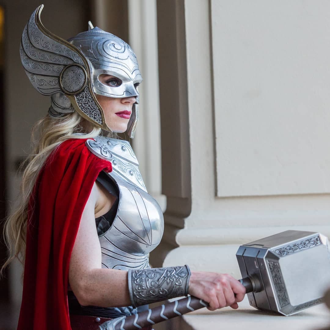 Para su versión de Jane Foster en los cómics de Thor, Grace brilló por su cuidado en los detalles, ¡y hasta el maquillaje!