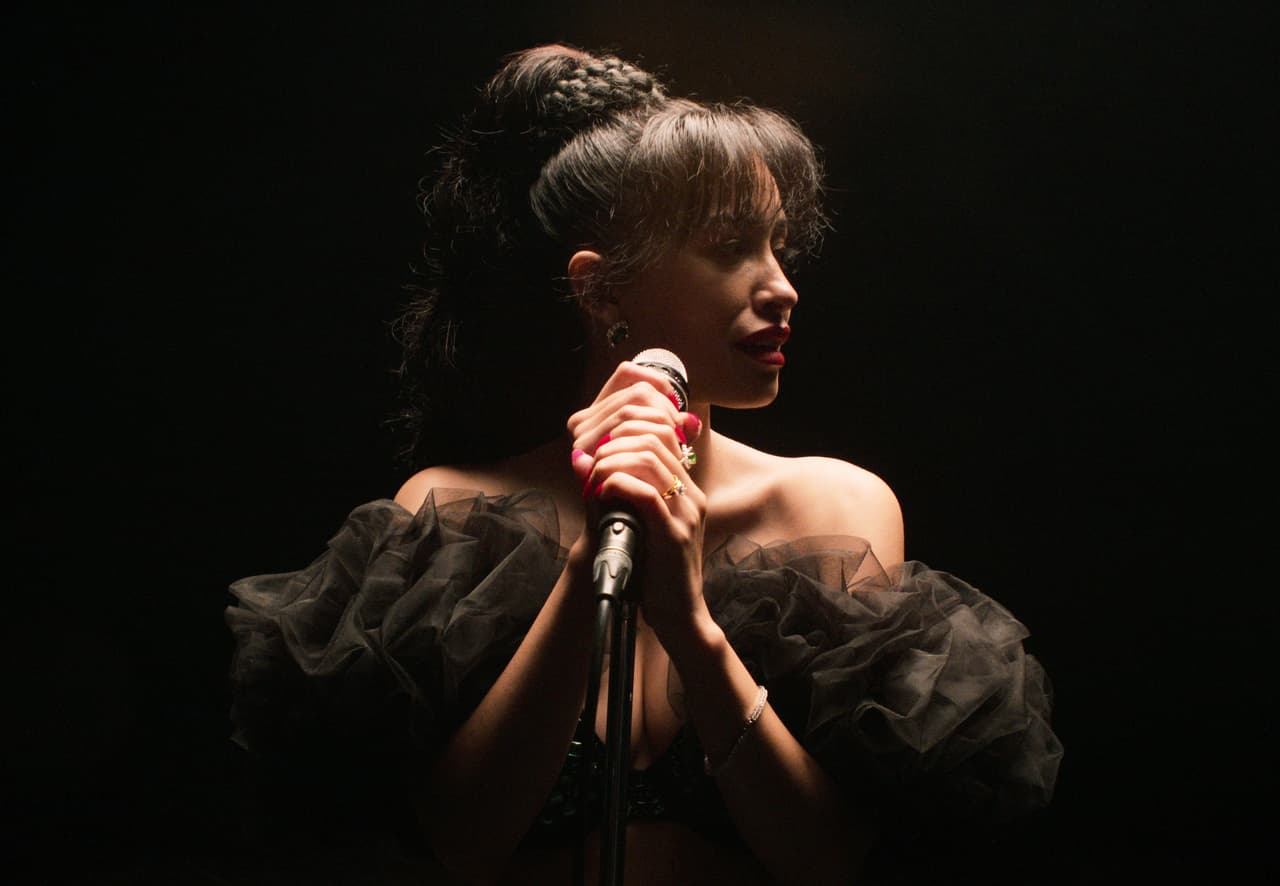 Christian Serratos nuevamente nos vuelve a impactar con su belleza y talento, ¡y eso que solo hemos visto el tráiler de la segunda parte!