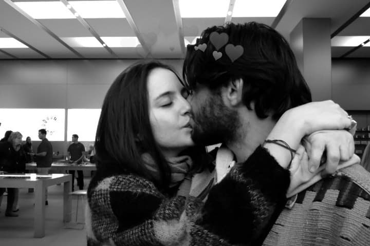 Alexa le dio otra oportunidad al amor con un hombre al que no etiqueta en sus fotos, pero sus fans aseguran que se trata de Michael Gray.