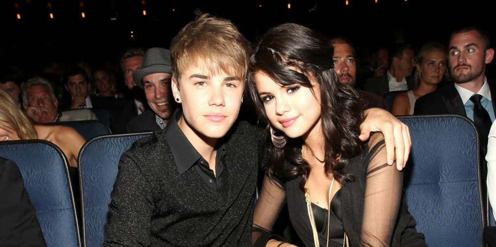 1. Justin Bieber y Selena Gomez: La revista Teen Vogue los eligió como la pareja joven más famosa del mundo.