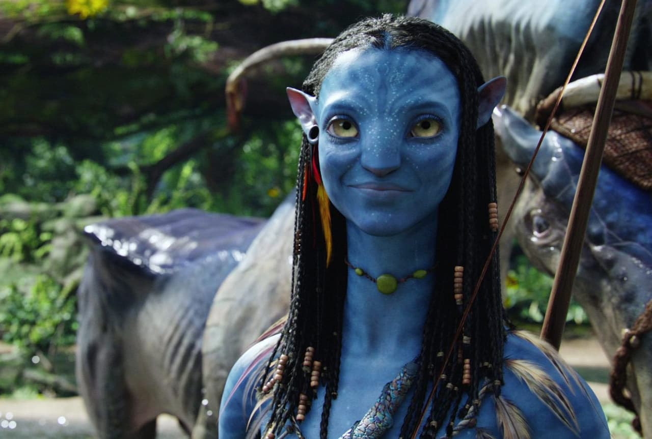 Neytiri es parte de los Na'vi una de las especies que habitan el planeta Pandora en la película 'Avatar'. La popularidad de los Na'vi llevó a esta cinta a ser una de las más taquilleras de la historia.