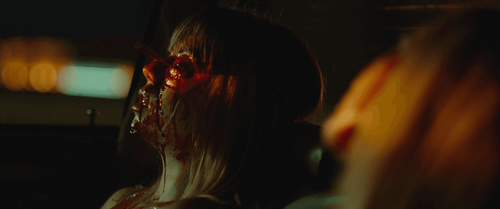2016 - Pet: Claire (McCurdy) es apuñalada en el ojo con un vidrio por su amiga Holly después de que tienen un accidente automovilístico tras discutir. (Continúa...)