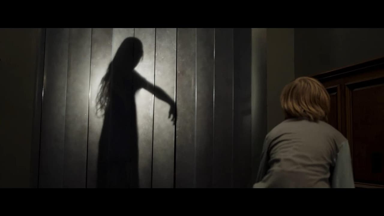 Eli (2019) - Netflix: Cuenta la historia de un niño que queda atrapado en una casa embrujada mientras está tomando un tratamiento médico.