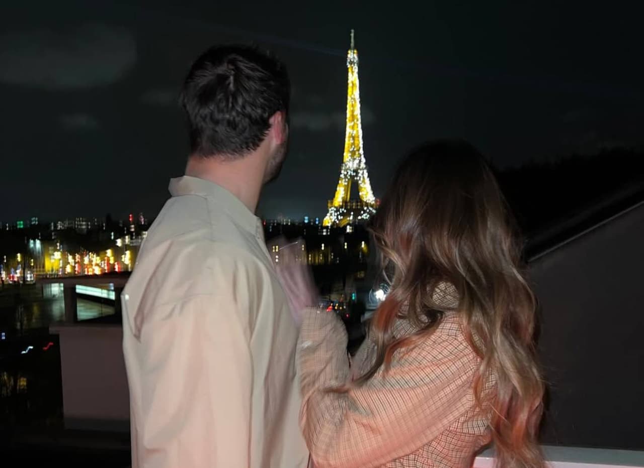 Josh Allen y Hailee Steinfeld,