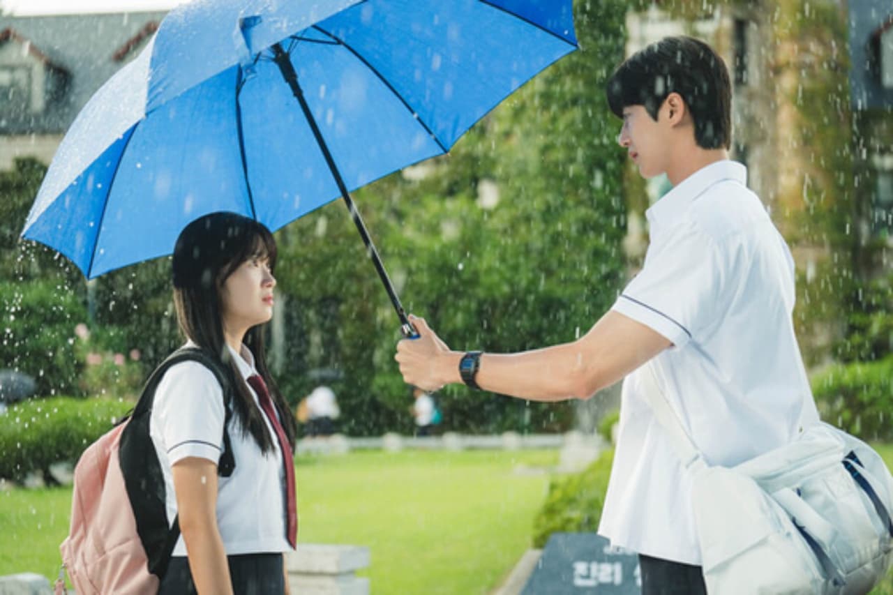 K-Drama 'Lovely Runner'.