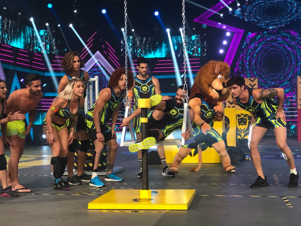 En el nuevo juego llamado “Llanteros”, Memo no tuvo la suficiente destreza y perdió por lo que Cobras logró el empate con Leones al tener 1700.