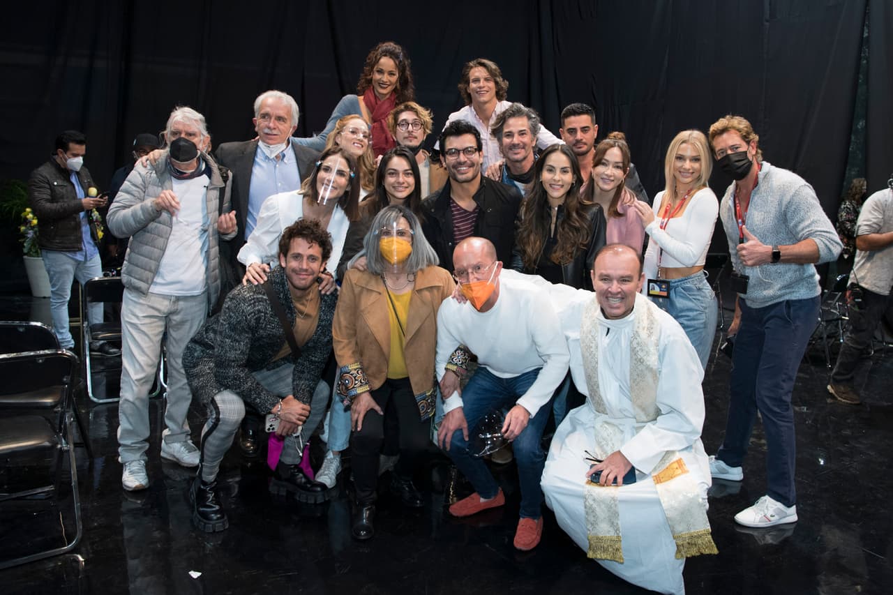 Angelli Nesma celebra misa por inicio de grabaciones en foro