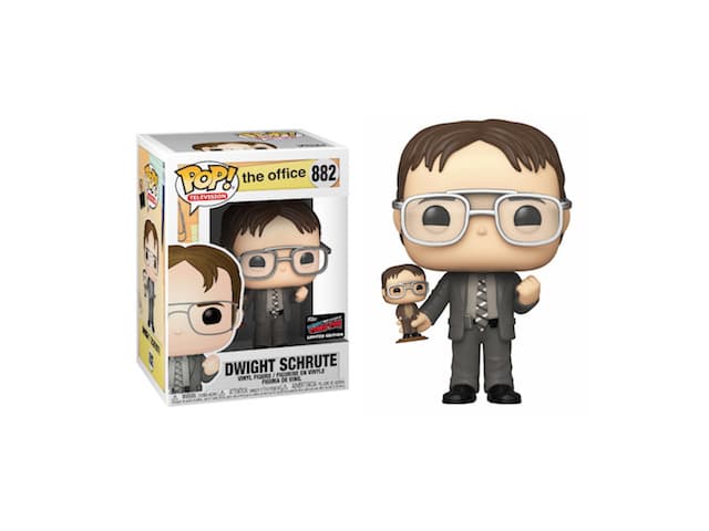 ¿Eres fan de 'The Office'? Mira a este Dwight cargando a otro Dwight con bobblehead. Está increíble y también será parte de las exclusivas del evento.