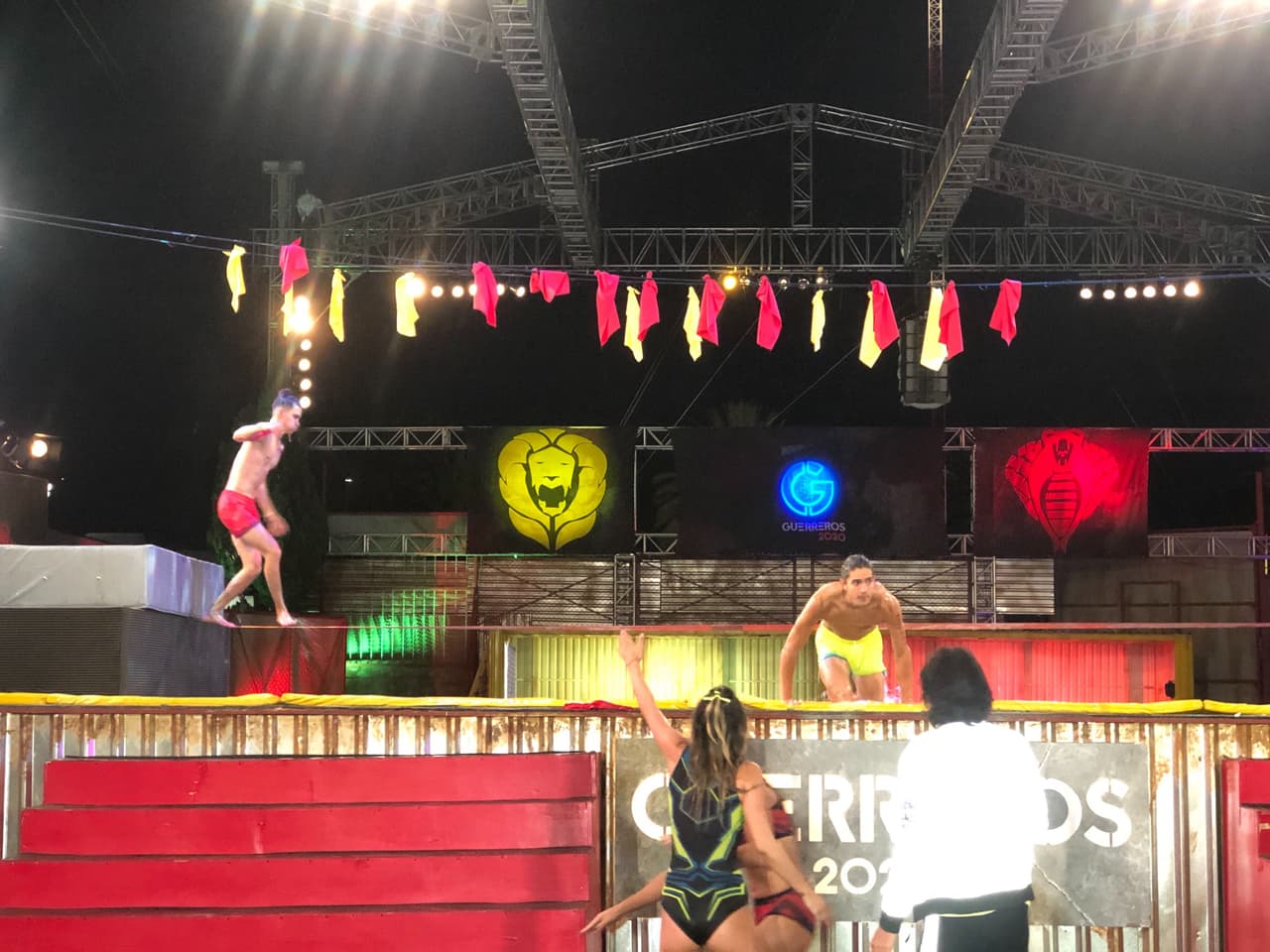 En Pañuelos al agua, ambos equipos sacaron 5 pañuelos, por ello el duelo del desempate lo hicieron Sebastián y Brandon. Al hacer el conteo final, Leones ganó este desafío.