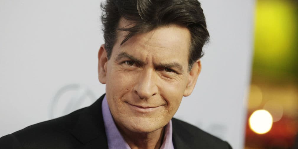 6. Charlie Sheen: En realidad se llama Carlos Estévez y nunca ha mostrado mucho interés por el español.