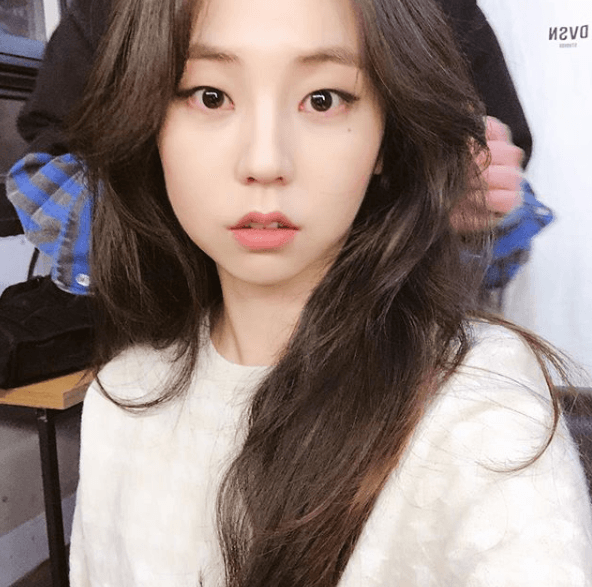 En 2007 debutó con la agrupación de K-Pop Wonder Girls.