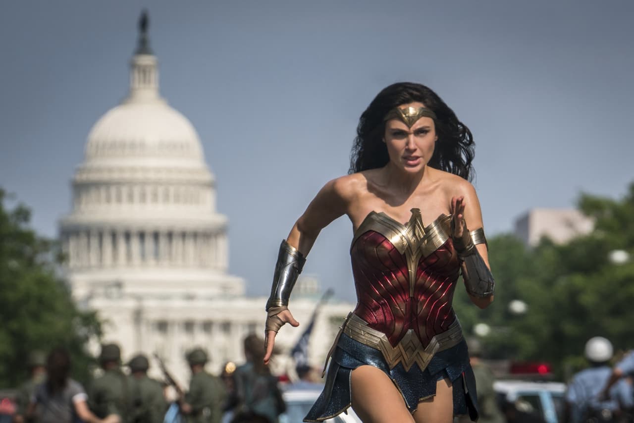 Este es el segundo proyecto de la Mujer Maravilla del actor Pedro Pascal, el primero es el fallido piloto de televisión 'Wonder Woman' (2011) de David E. Kelley, con Adrianne Palicki en el papel principal. Pascal describe a Max Lord como un vendedor de sueños: "Él abarca un componente de la cultura de los años ochenta que es: ¡obtén lo que quieras, como puedas, tienes derecho a ello! Es pinche codicia, por supuesto, y eso cuesta mucho. Pero también se trata de: ¿Cómo ser tu mejor yo? ¿Cómo ganar? Así que él es definitivamente la cara del éxito ".