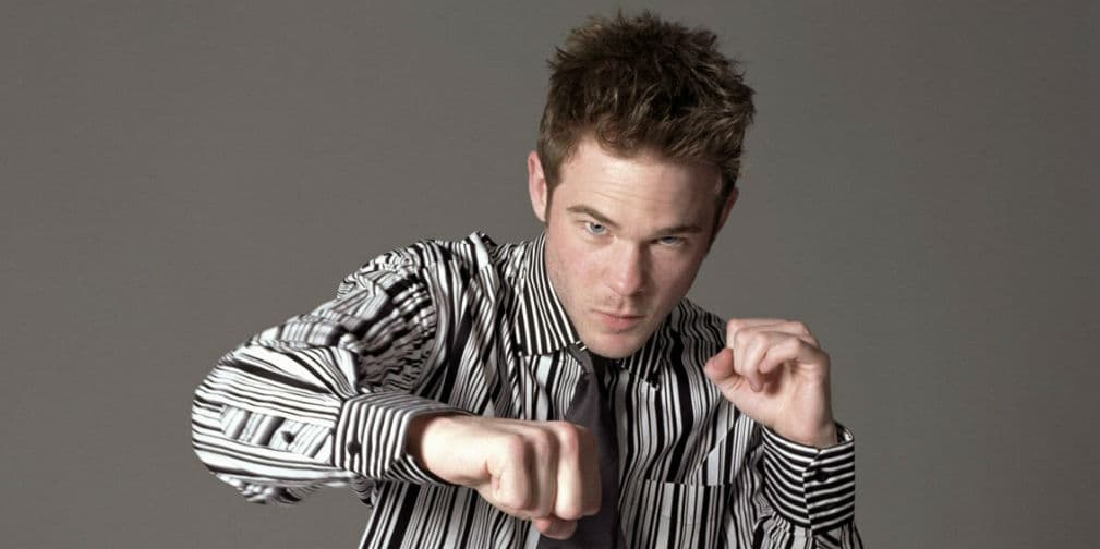 Apareció como actor invitado especial en dos episodios de la serie Smallville como Eric Summers.