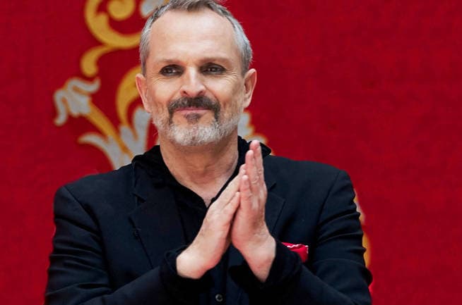 Miguel Bosé, cantante español, ha señalado no sólo que el coronavirus no existe. Sino que además ha culpado a Bill Gates de la situación, ha acusado que las vacunas tienen metales nocivos e insiste en que el 5G es una herramienta de control mental.