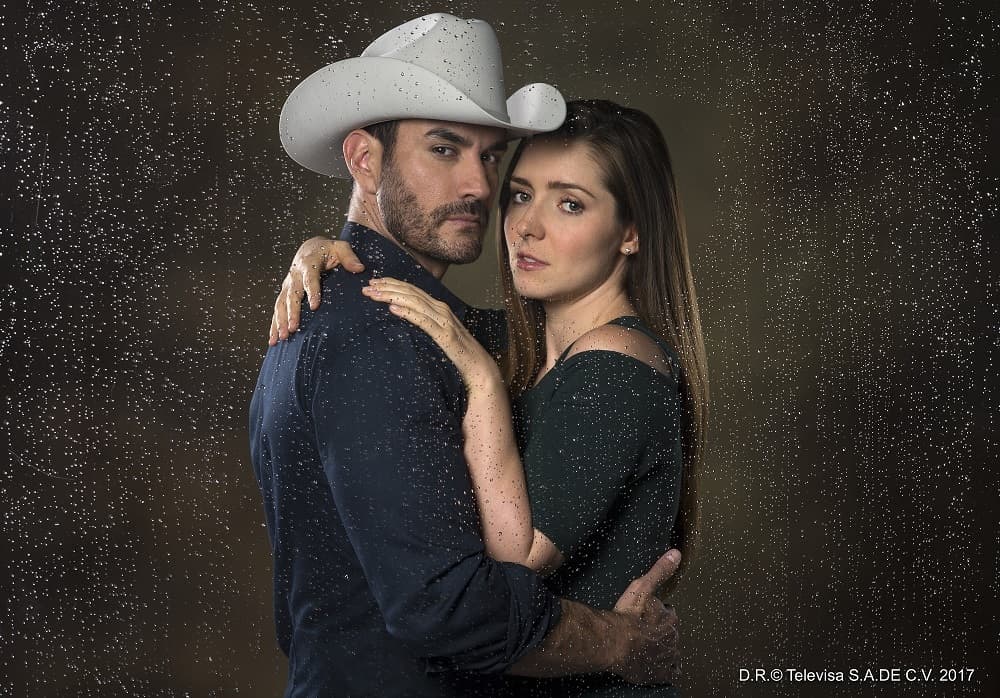 La Doble Vida de Estela Carrillo