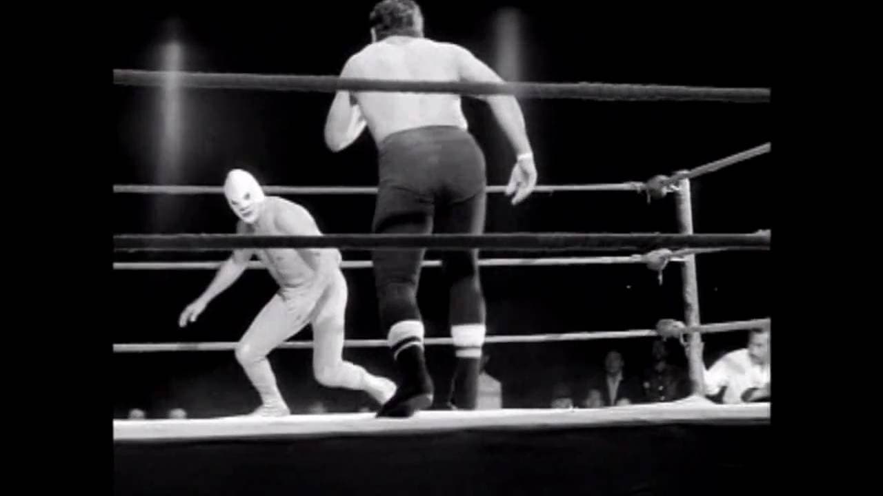 El Santo era rudo al principio. De hecho sus primeros nombres de luchador fueron El Hombre Rojo, El Demonio Negro y El Murciélago II.