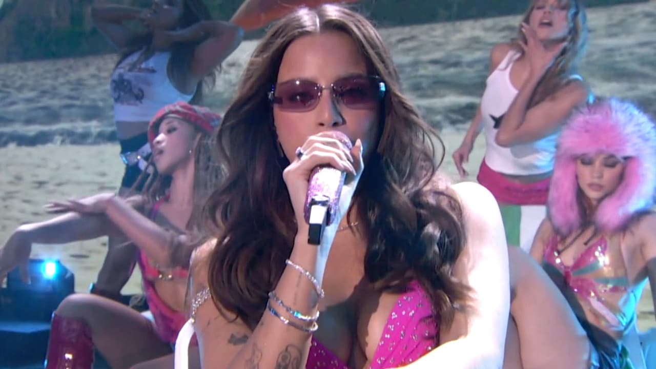 Emilia con dos canciones 'Perfectas' en Premios Juventud: 'Bunda' suena por primera vez en TV