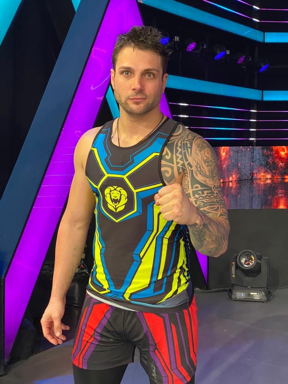 Nicola Porcella llegó desde Perú a México para triunfar en Guerreros 2020, la versión mexicana de ‘Esto es guerra’, reality en el que participó este modelo, actor, empresario y exfutbolista. Te contamos algunos datos de cómo era la vida de este guerrero antes de llegar a nuestro país.
