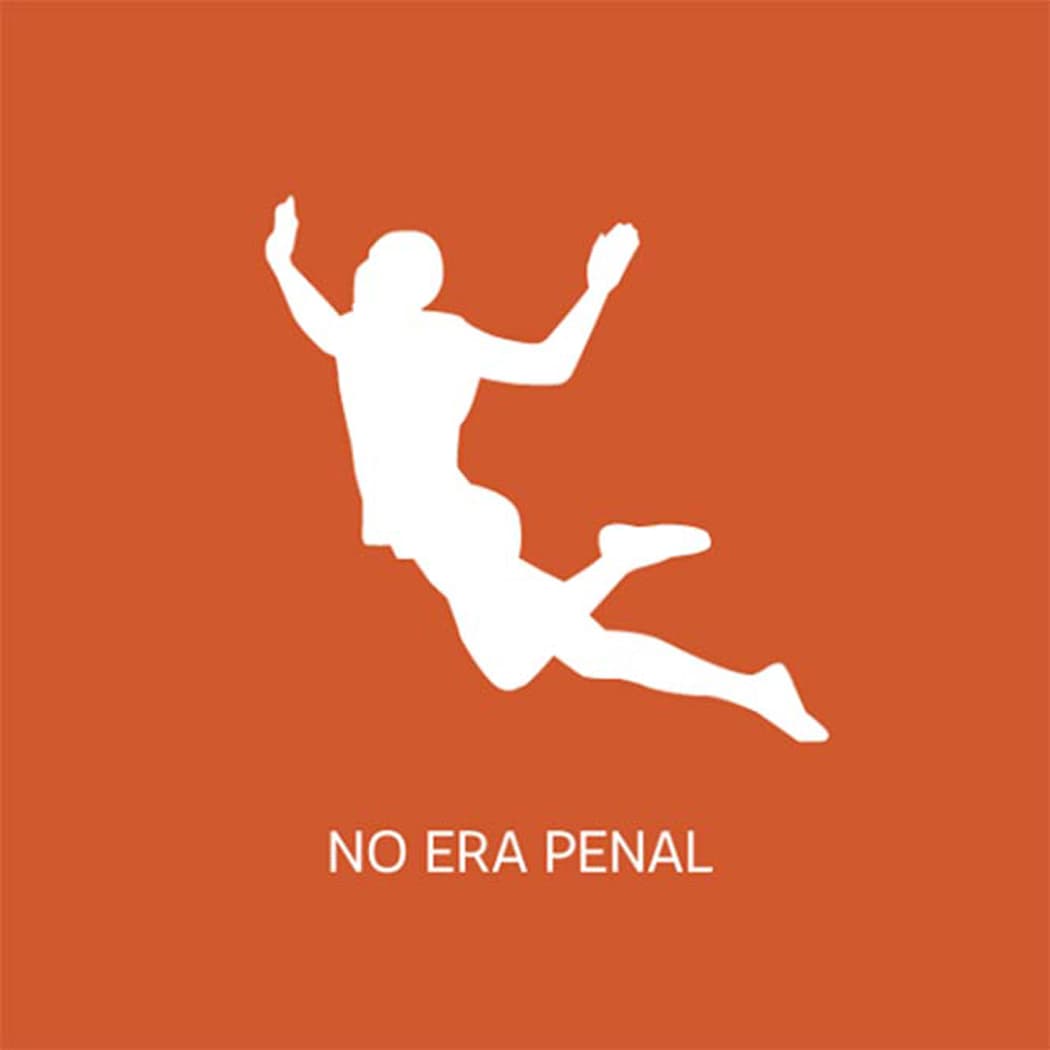 Brasil 2014. Estuvimos a unos minutos de no calificar al mundial. Luego nos mandaron al repechaje hasta Nueva Zelanda. Y, ya en el mundial, Arjen Robben se tira un clavado digno de Fernando Platas. Penal, gol y para afuera. ¡NO ERA PENAL!