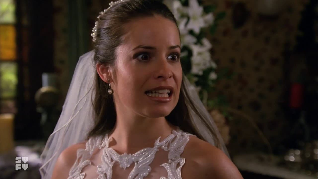 Holly Marie Combs interpretó a Piper, una bruja perfeccionista y muy romántica. La cual se casó con el ángel blanco Leo Wyatt y tuvo su final de telenovela.