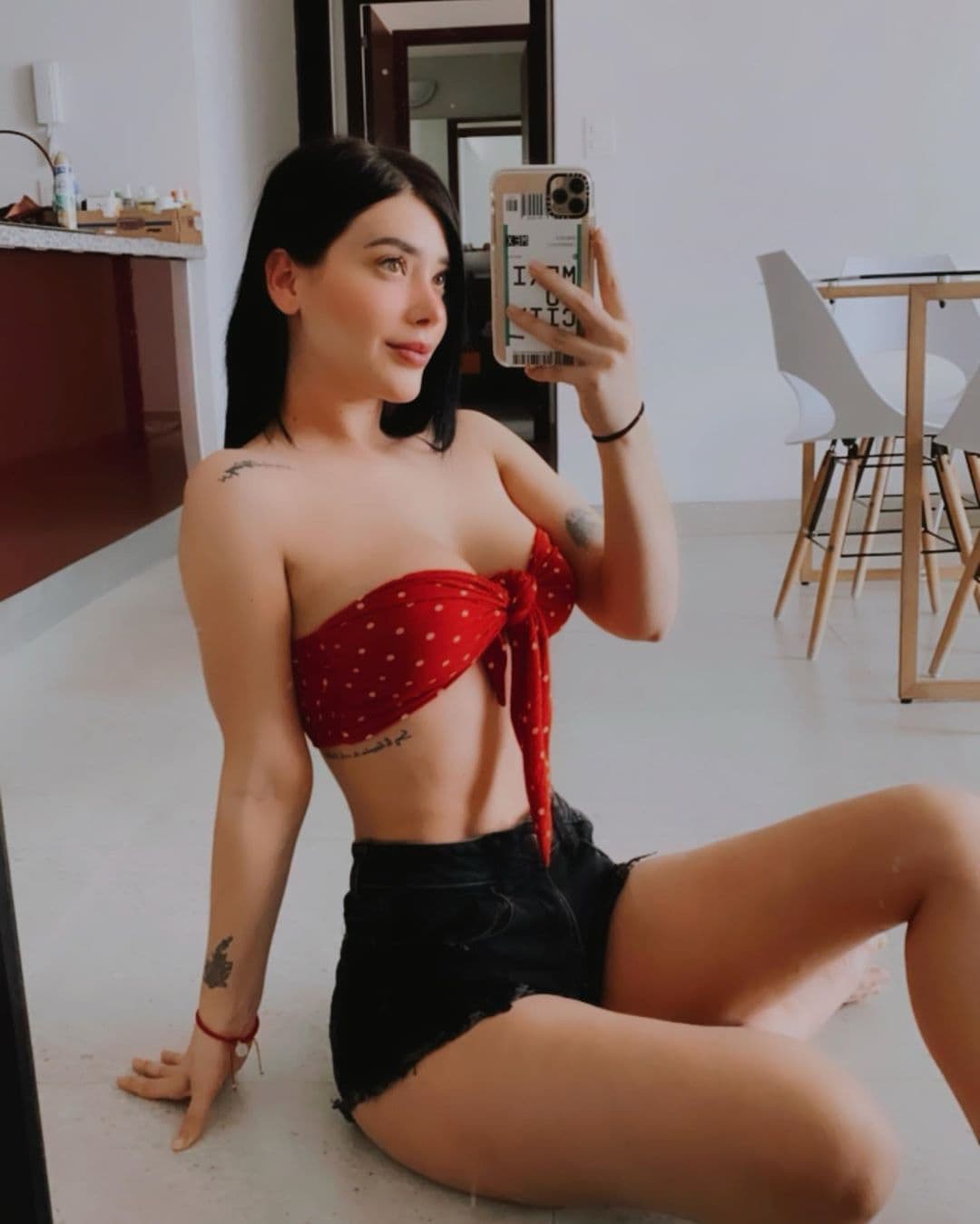 Ella fue parte de Acapulco Shore y también ha modelado en revistas para caballeros.