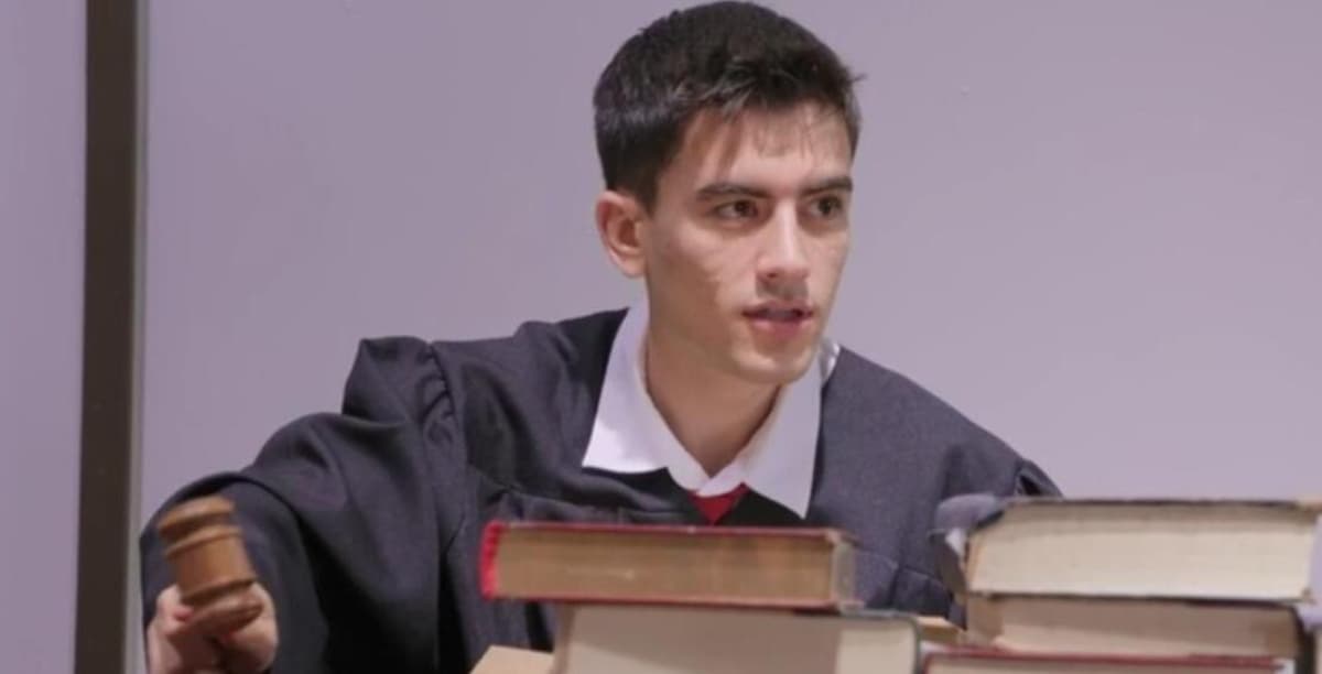 Padres tendrán que pagar 1 millón a su hijo por destruir su colección de nopor