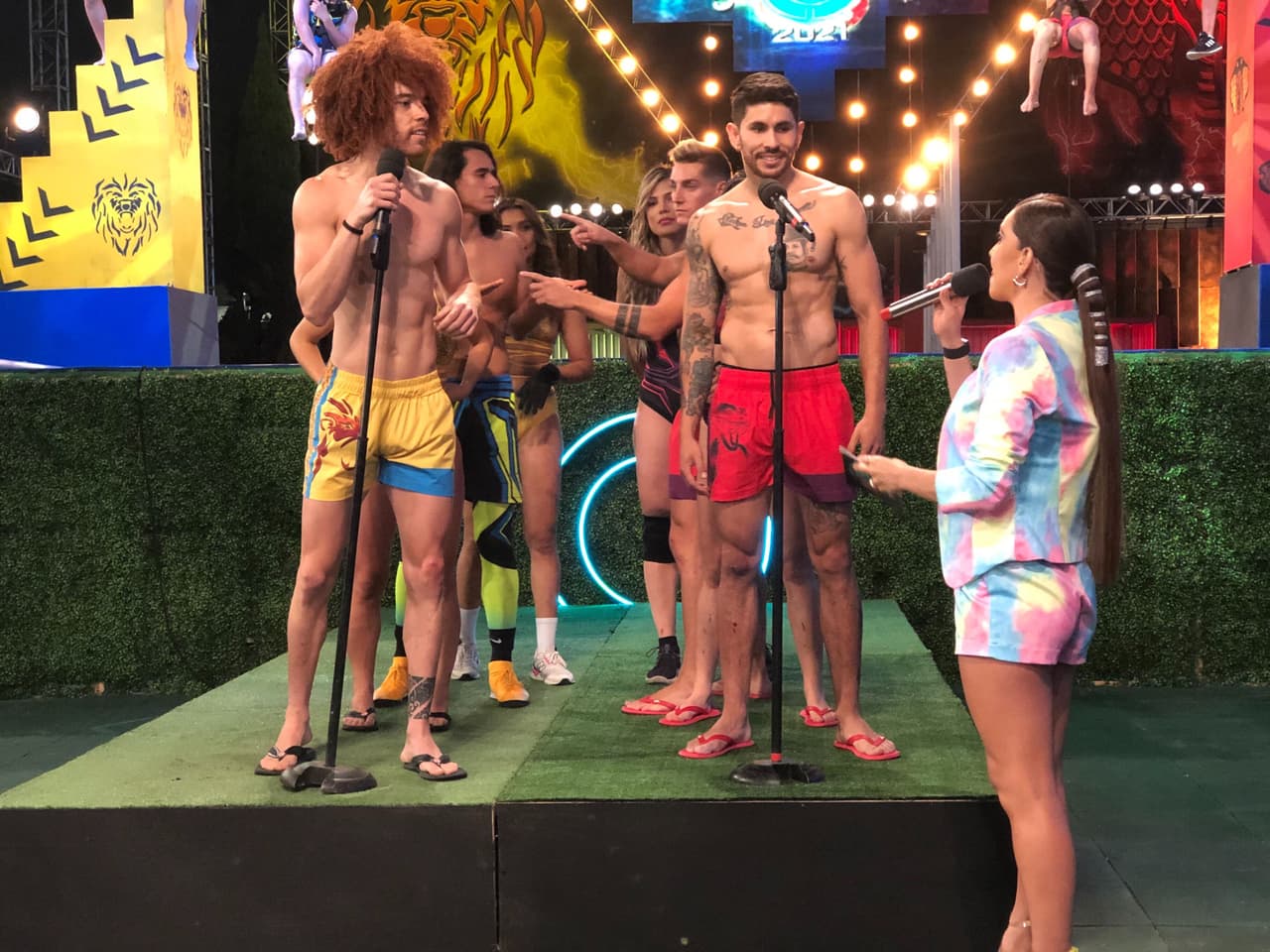Preguntas Elásticas está de regreso y Brandon fue el primero en caer a la alberca.