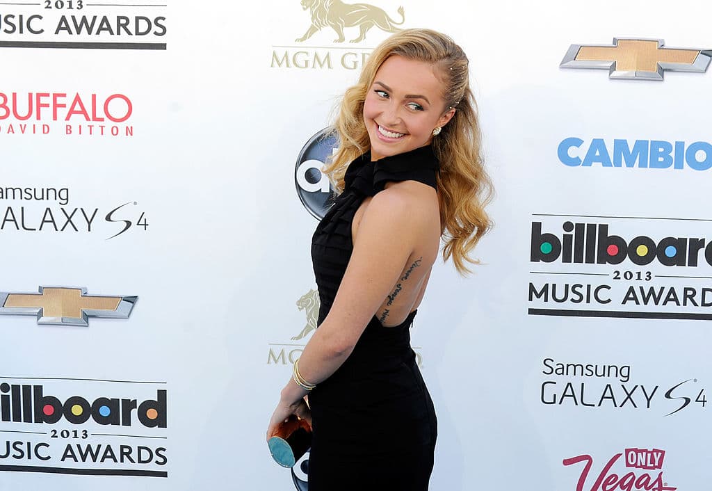Panettiere interpretó a Claire Bennet en la serie Héroes (2006-2010), una porrista que podía regenerarse.