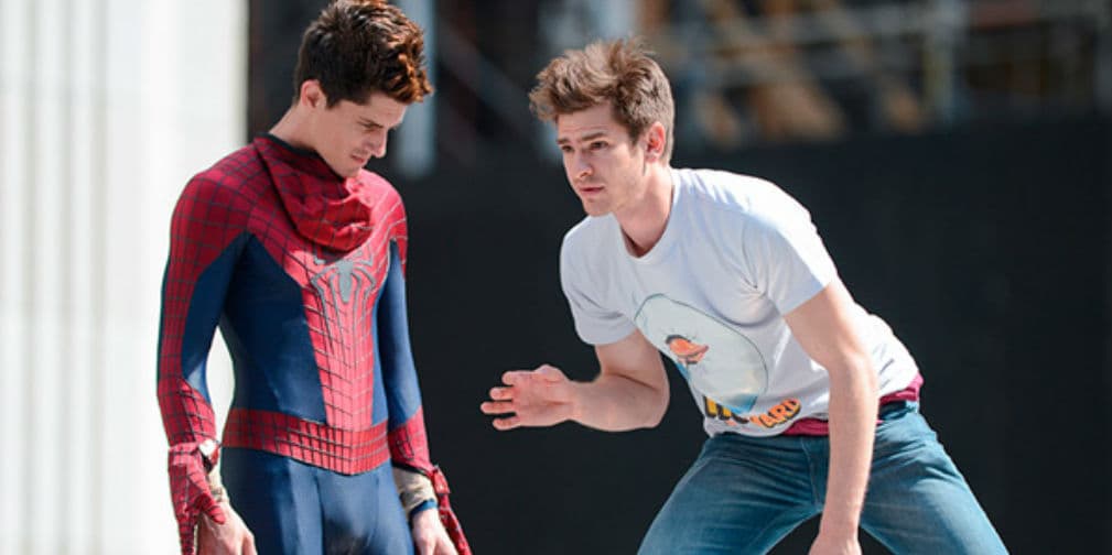 6. Andrew Garfield: ¡Santas arañas clonadas! El doble de Spiderman luce muy bien el mítico y entallado traje arácnido.