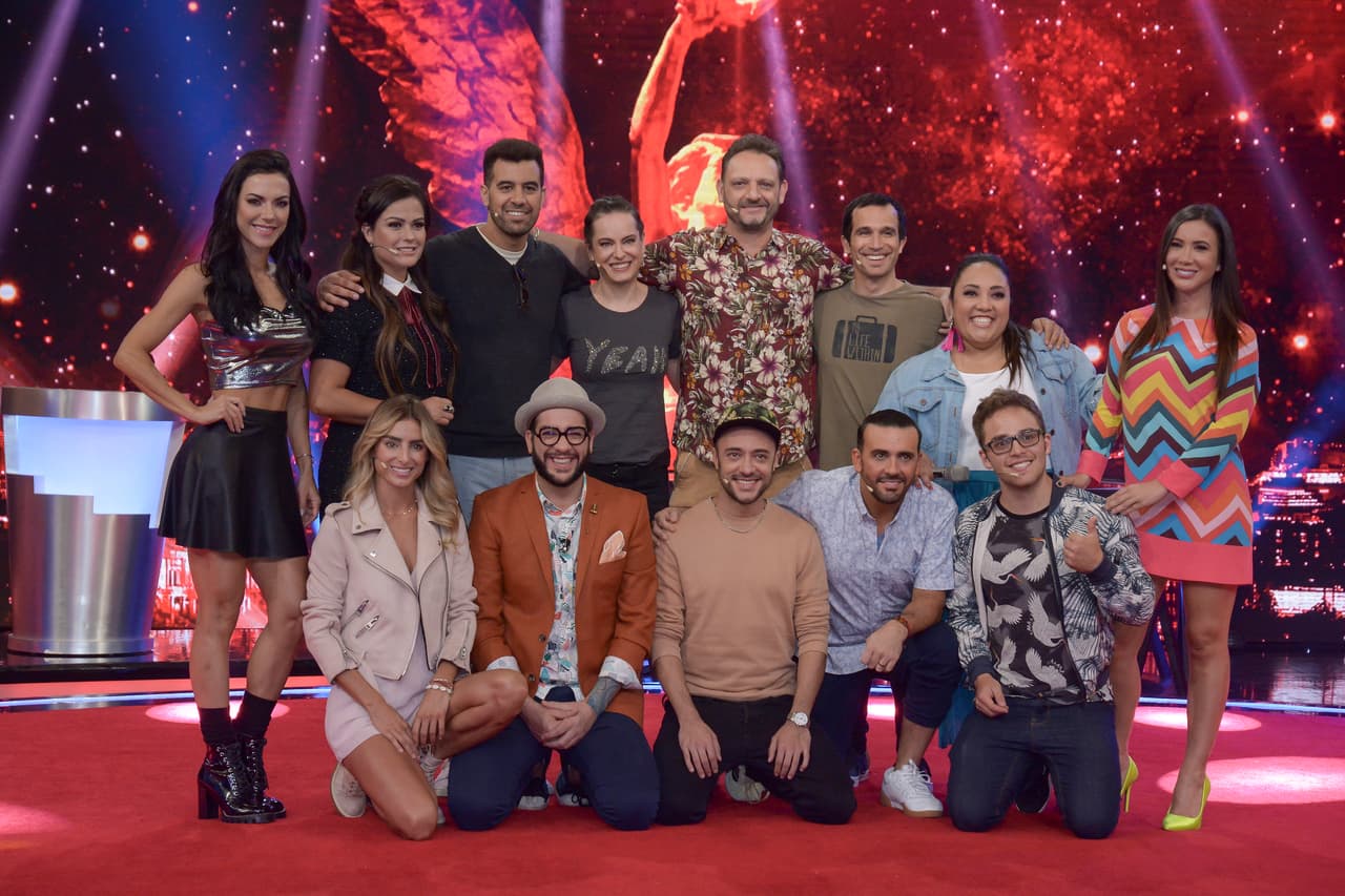 Sabemos las razones por las cuales amas ‘Me Caigo de Risa’. Es un programa divertido lleno de juegos, bromas y sorpresas. Además cuenta con el mejor elenco e invitados especiales, pero el principal atractivo y no nos dejarás mentir son las hermanas disfuncionales. No Faisy, no Yurem. Las hermanas disfuncionales además de ser sexys y divertidas también tienen un papel importante en sus vidas; ser madres.