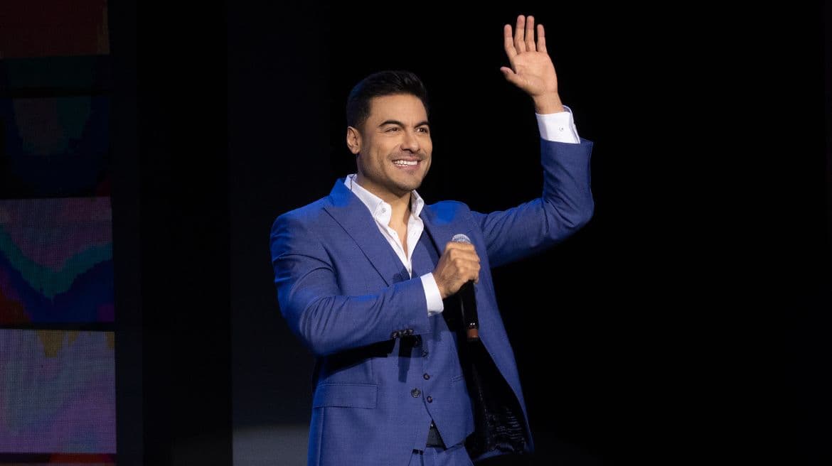 Carlos Rivera cautiva con su voz para 'Regalo de Amor' y revela si volverá a la actuación
