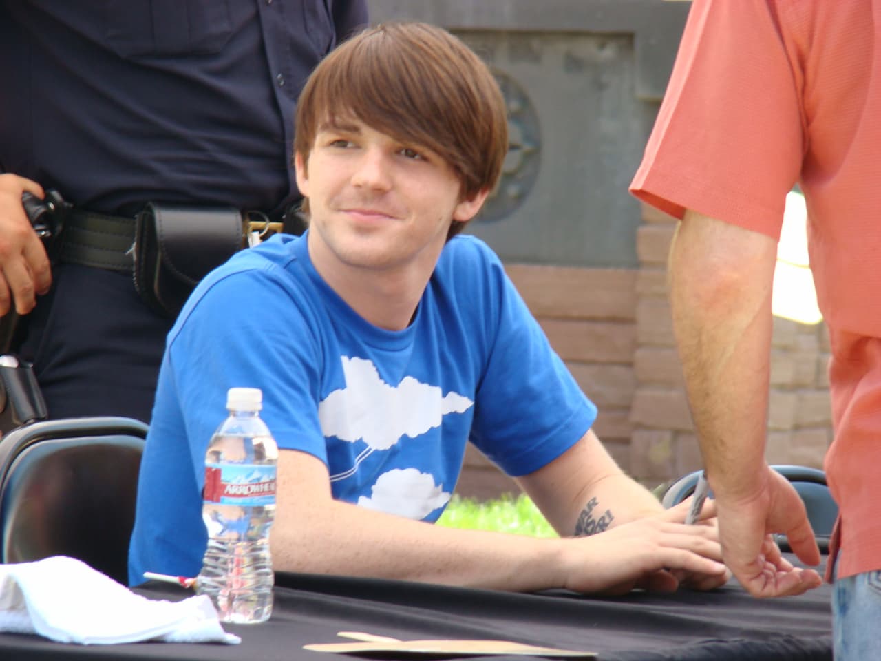 Drake Bell se dio a conocer en El Show de Amanda, protagonizado por Amanda Bynes. El éxito de la serie no sólo lo proyectaría como actor, sino también como músico.