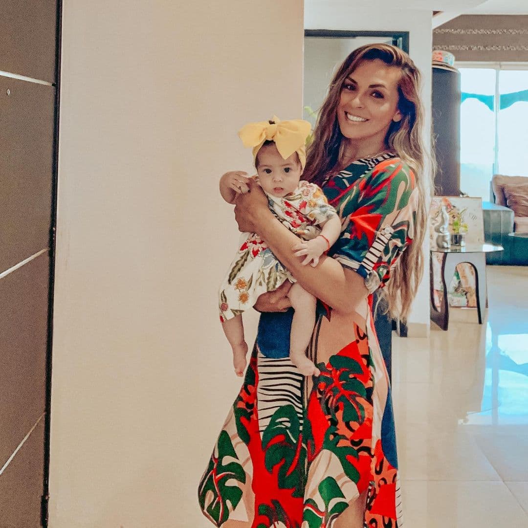 ¡Qué grande está! La Jarocha celebra los 4 meses de su hija con tierna foto