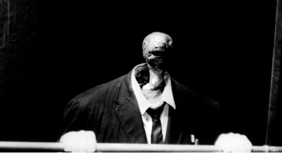 Eraserhead (1977): Henry Spencer intenta sobrevivir a su entorno industrial, su novia enojada y los insoportables gritos de su recién nacido hijo mutante. Claro, no podía faltar una de las tantas rarezas de David Lynch.