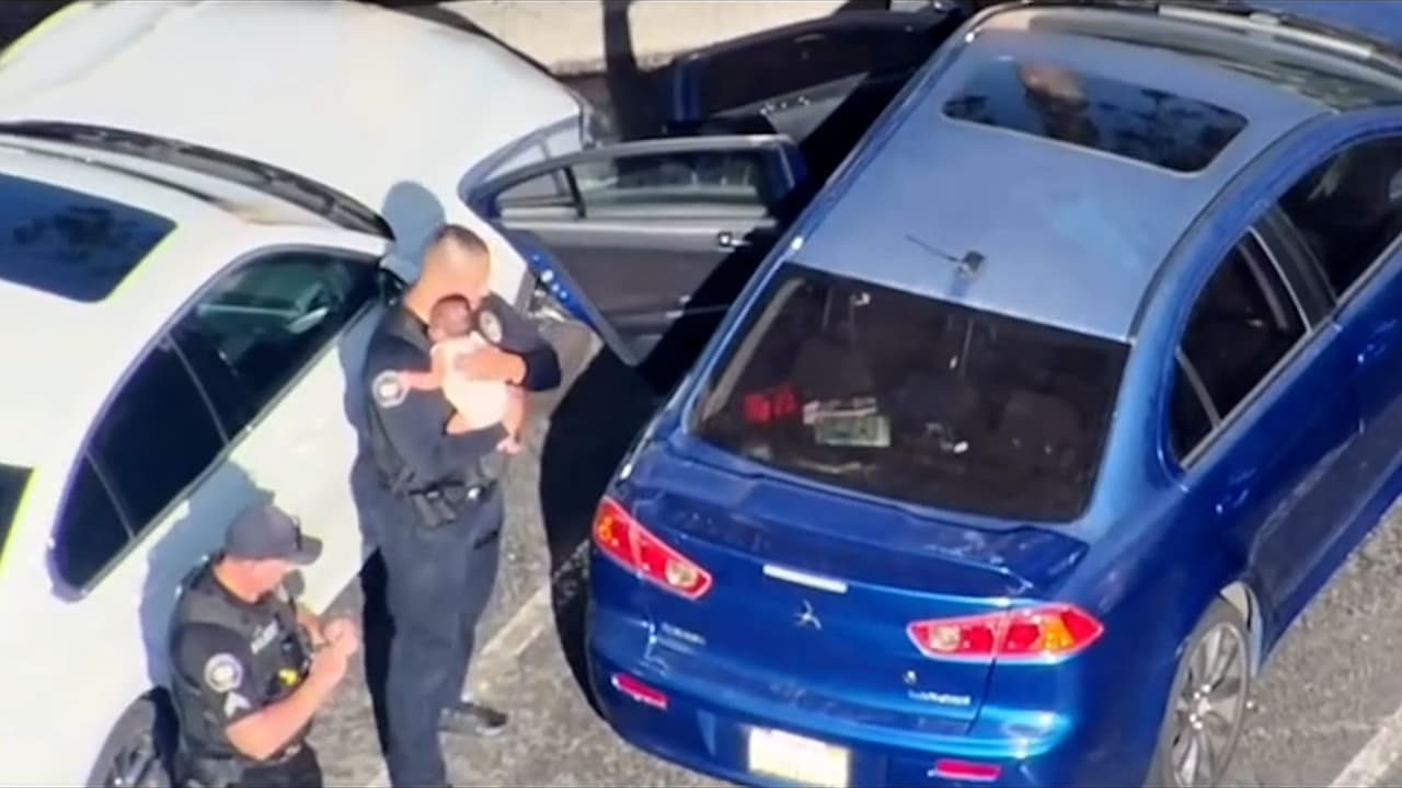 Rescatan a bebé dejado en auto a 110 °F en Corona durante ola de calor en California