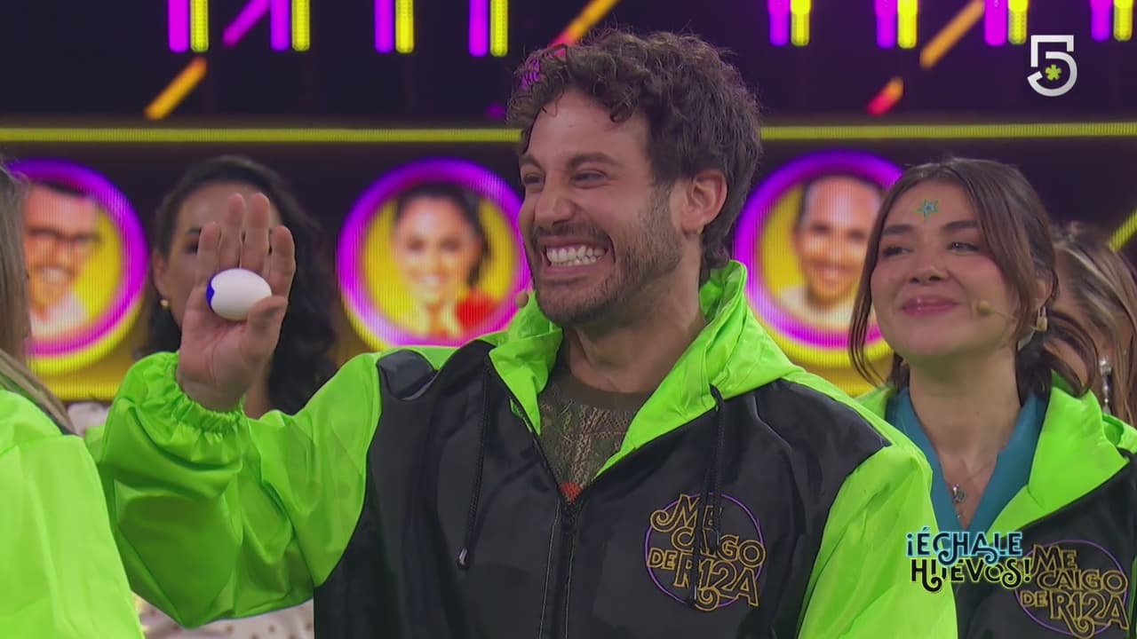 ¡Le embarró huevo! Lambda García tiene divertido momento con Alejandra Rodríguez