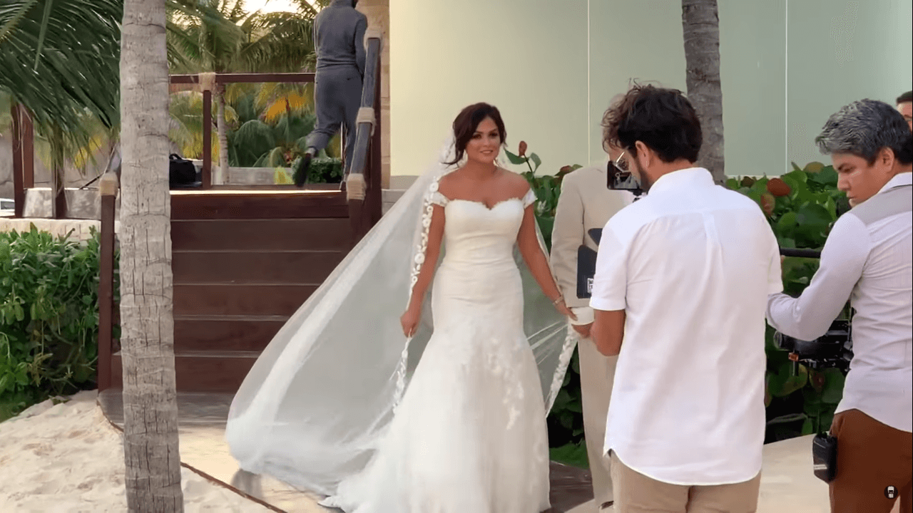 Y así es como Mariana Echeverría llegó al altar.