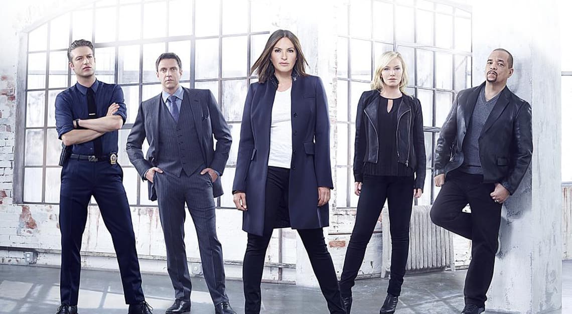 Antes de que Kelli Giddish obtuviera su papel de la Detective Amanda Rollins, apareció por primera vez como una víctima de violación con el nombre de Kara Bawson en el episodio doce la temporada ocho.