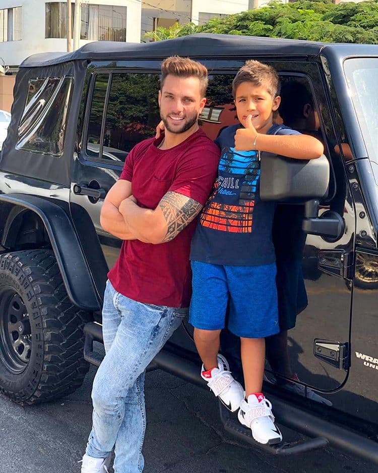 Además de dejar a sus amigos y el país que conoce, Nicola también se separó de su hijo Adriano, de 8 años, fruto de su relación con Francesca Lazo. “Nicola es muy tranquilo. Es un ‘flojazo’, le gusta dormir un montón (...) Cuando estábamos (en una relación) lo quería ‘ahorcar’ porque yo quería salir, hacer algo y él estaba en cama.. marmoteando”, contó su pareja para América TV Perú.