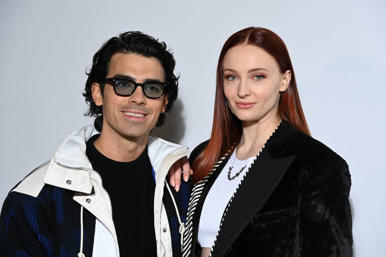 Joe Jonas y Sophie Turner en el evento de Louis Vuitton Womenswear Fall/Winter en la Semana de la Moda de París en marzo de 2022.
