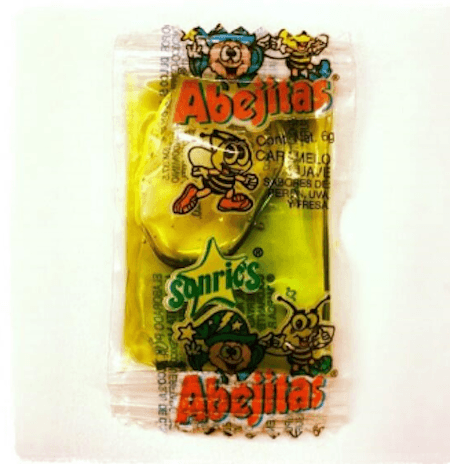 A veces no hay que buscarle demasiado, menos es más, como las Abejitas. Estos sobrecitos con miel líquida eran muy ricos, pero ya se extinguieron.