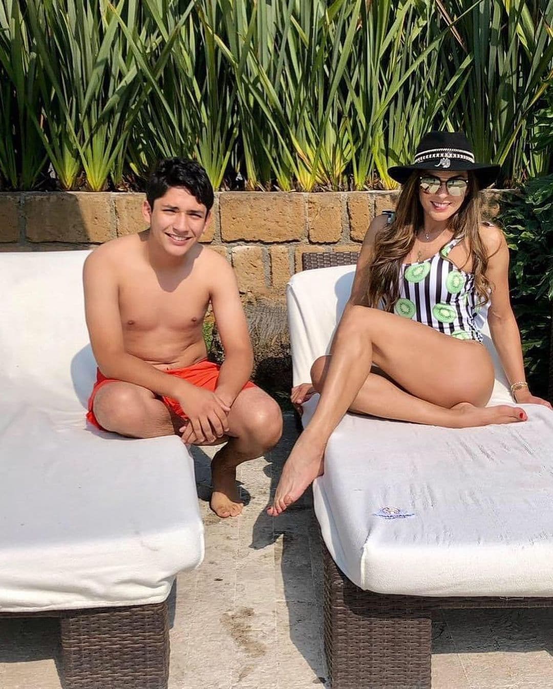 La comediante compartió una serie de imágenes junto a su hijo, mostrando algunas diapositivas de su infancia.